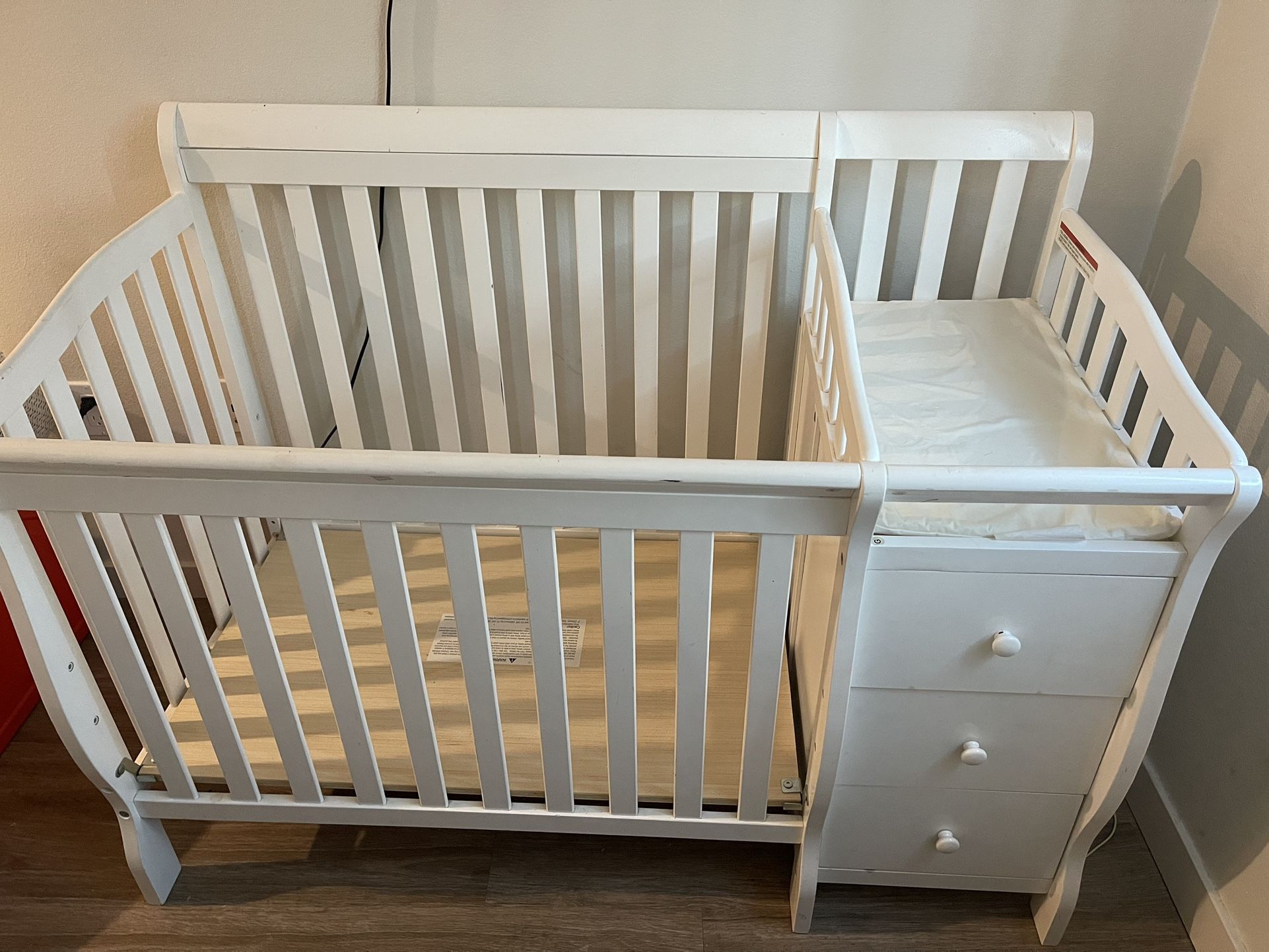 White Mini Crib With Changing Table