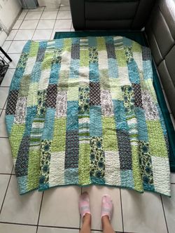 Essential Home Full size quilted set featuring a patchwork design of green, teal,2 shams, 1 Bag