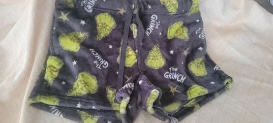WOMANS GRINCH LOUNGE SHORTS SIZE MEDIUM IN GREAT CONDITION
