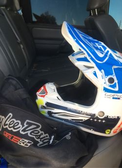 Troy lee helmet