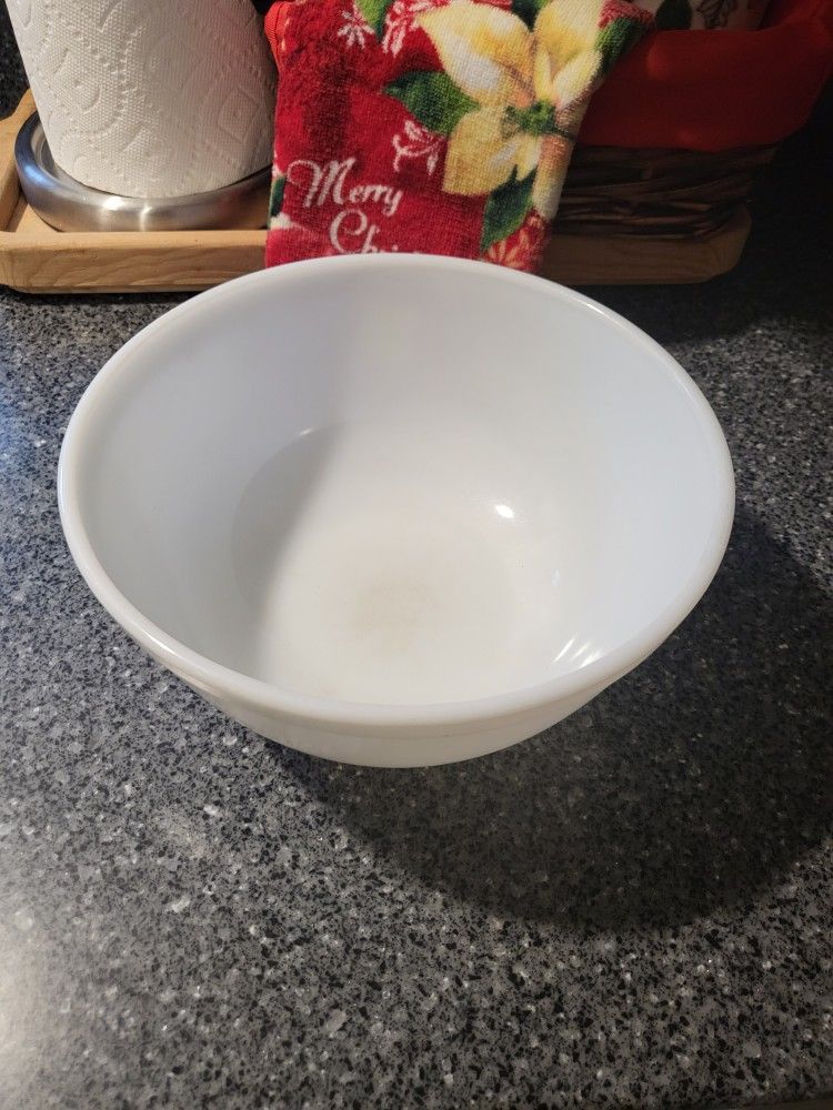 True Opal Vintage 403 Pyrex Bowl