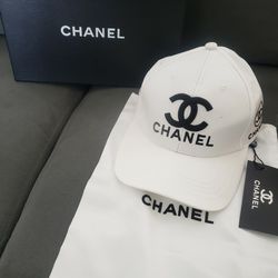 Snapback ( Chanel )