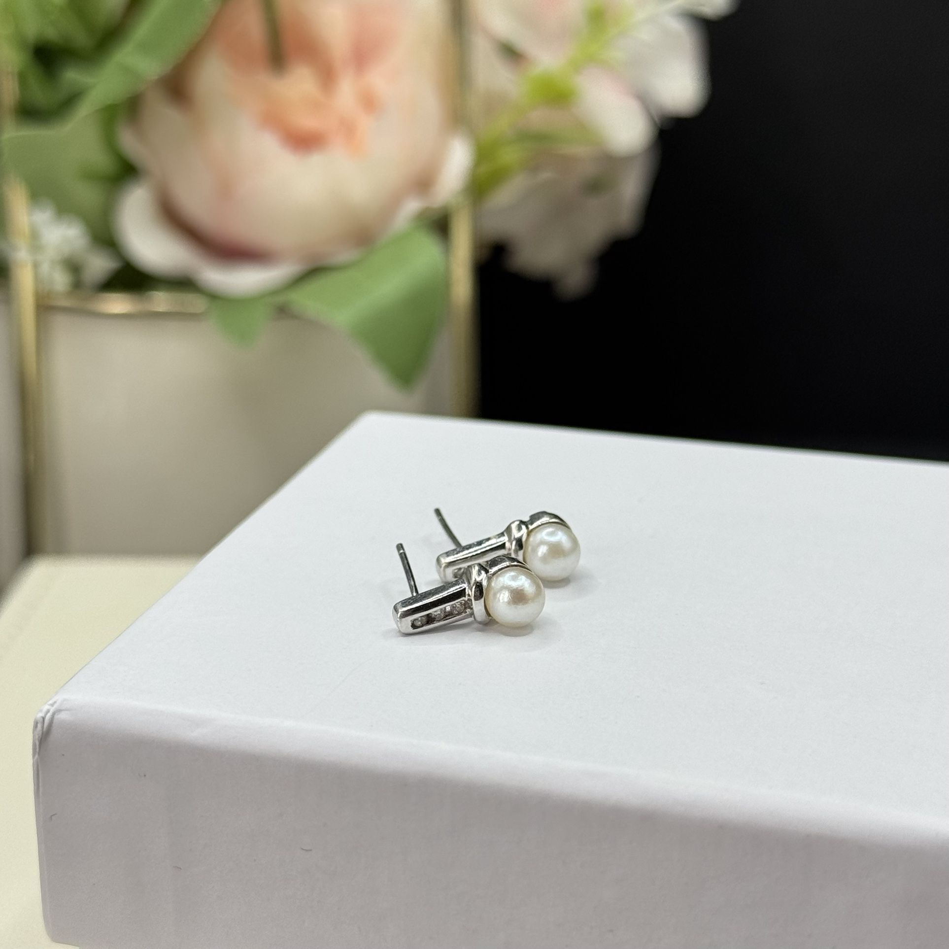 14k white gold real pearl and natural diamond stud earrings