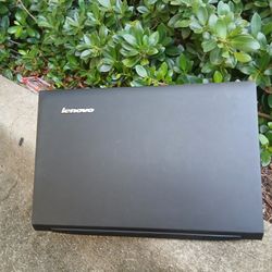 LENOVO LAPTOP WINDOWS 10 PRO 500 GIGS  HARD DRIVE  AND 4 GIGS  RAM  AND GOOD  BATTERY AND  CAMERA  AND WIFI  EVERYTHING  WORKS FINE 