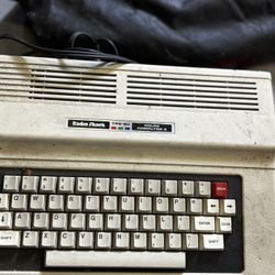 Computer TRS-80 /antique /Radio  Shack 