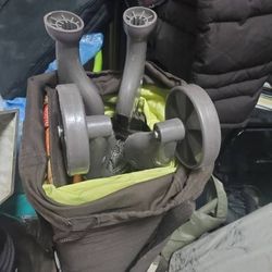 Foldable pack and play
