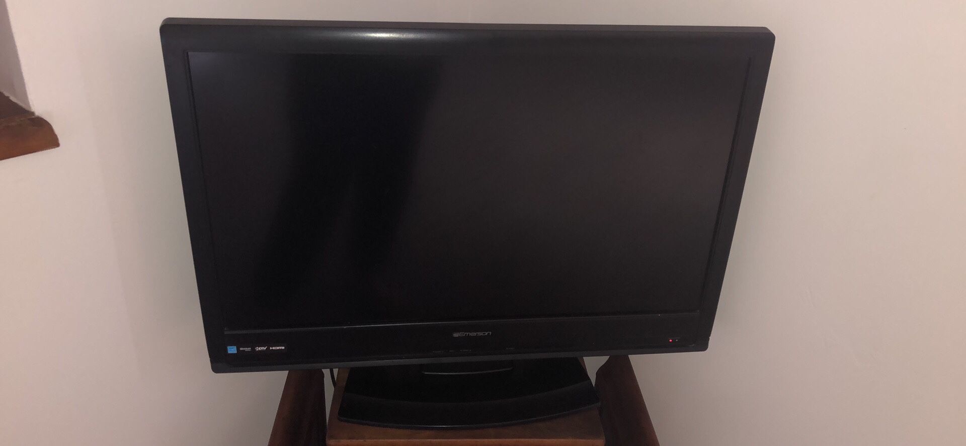 32 Inch TV a moving! Works! 