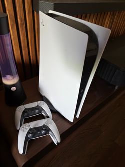 PS5 Disc Edition 825GB + 2 DualSense Controllers - Stand, Factory Reset