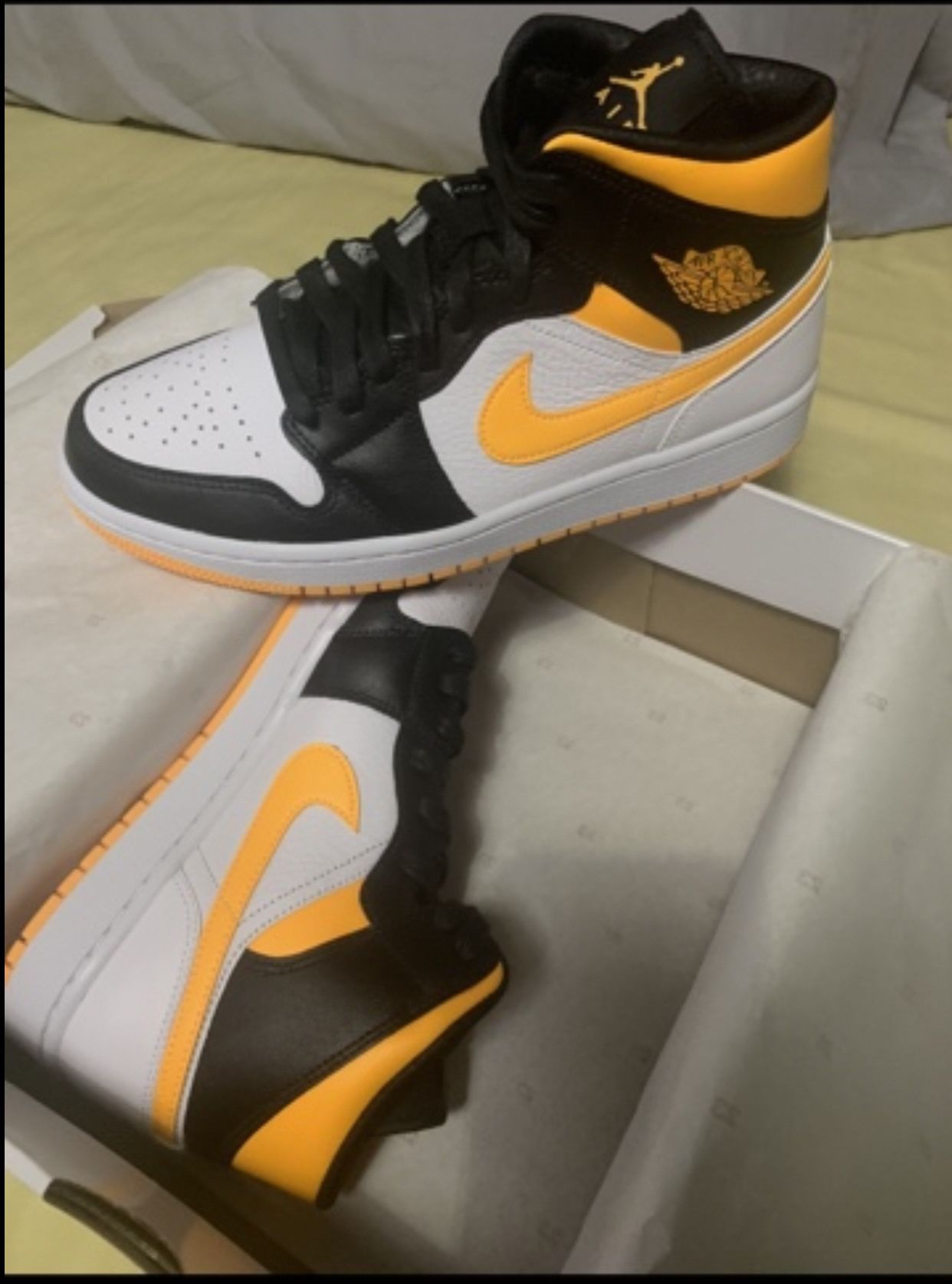 New Jordan 1 Mid Size 8.5 In Man 10 In Woman