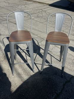Bar Chairs/ Two Chairs/ Sillas 