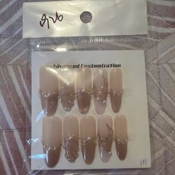 Press-On Nails with 3D Metallic Detail