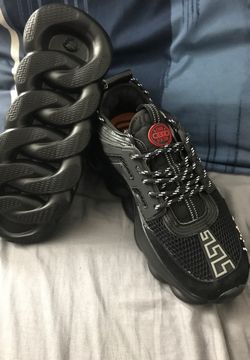 Versace chain reactions