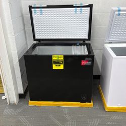 7 Ft.³ Black Deep Freezer