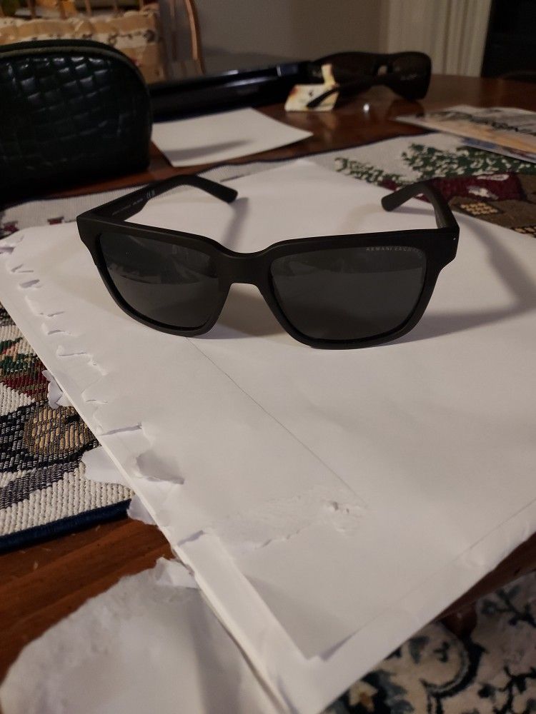 ARMANIE EXCHANGE EYE SUN GLASSES BLACK GOOD CONDITION $ 50.00