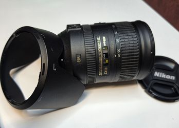Nikon D750 Grip & 28-300mm Lens