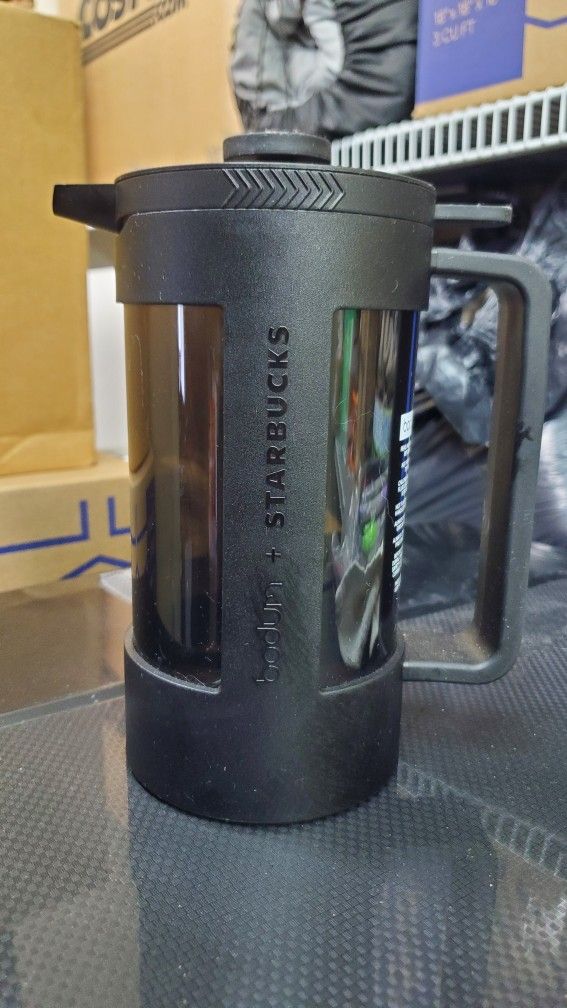 Starbucks French press coffee and tea maker - 8 cups. Barely Used.