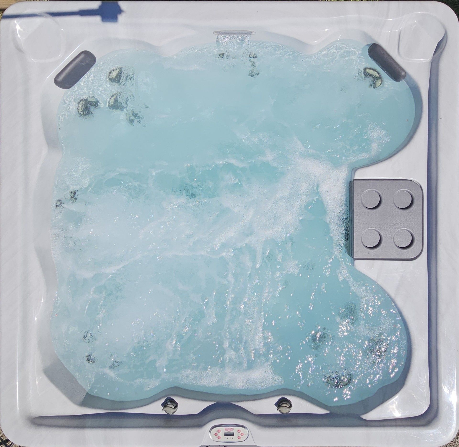 6-person 2015 Master Spas Legacy /Hot tub for sale
