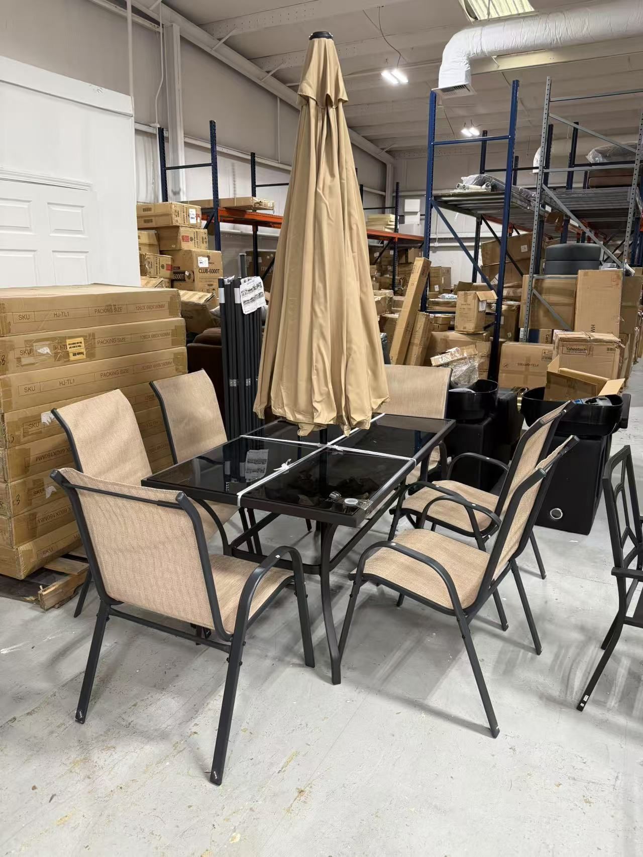 Brand new 8 pieces outdoor patio set with 6 chairs and one glass table and one umbrella