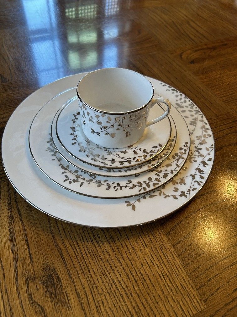 Kate Spade New York Gardner Street Platinum 5-Piece Place Setting, 4.25 LB, White