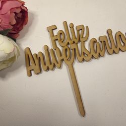 Feliz Aniversario Cake Topper.  Wooden Happy Anniversary Cake Topper in Spanish.  Wedding anniversary