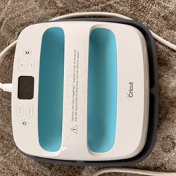 Cricut EasyPress - heat Press Machine 