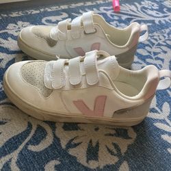 Little Girls Veja Sneakers Size 2