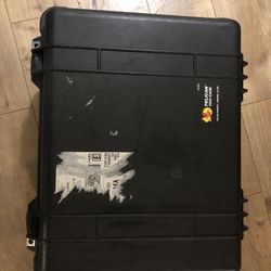 Pelican rolling case