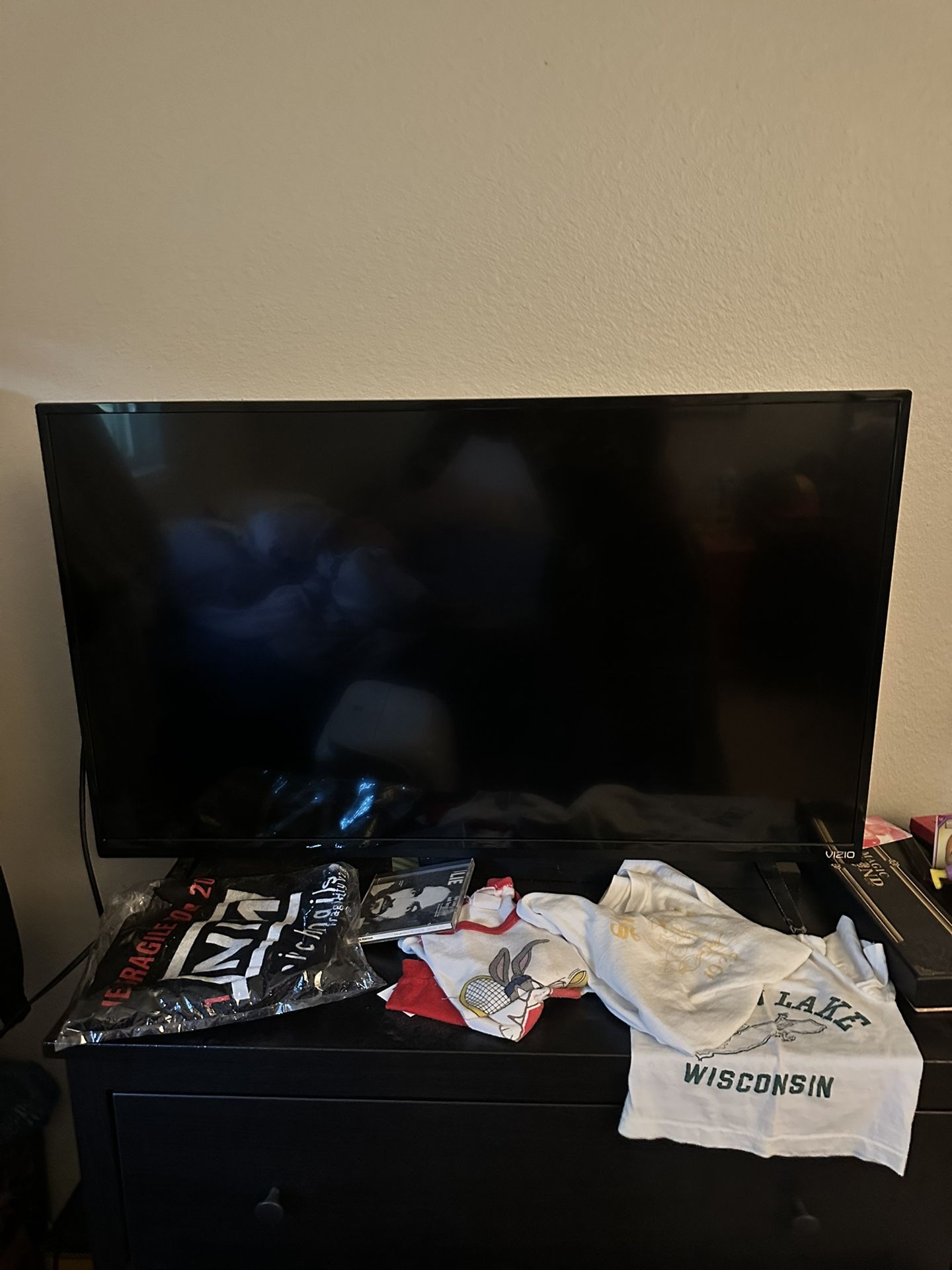 Vizio 35” Flat Screen Tv