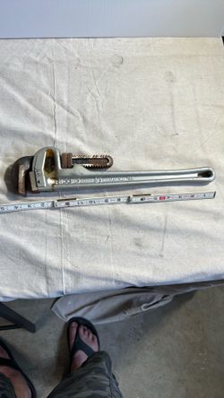 Rigid pipe wrench 14 inch