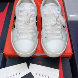 Gucci Ace ‘Embroidered Love’ Sneakers