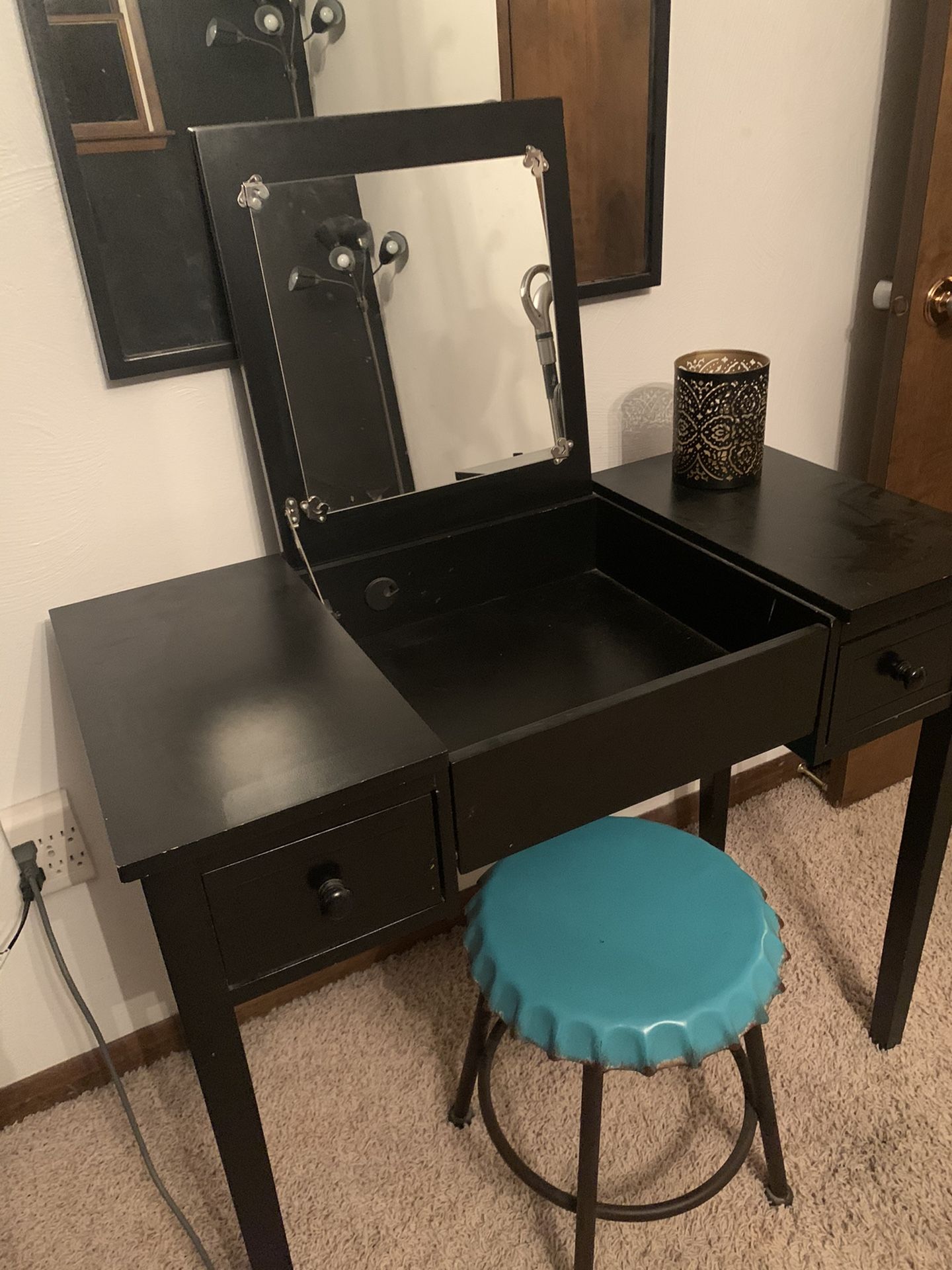 Vanity, stool and matching mannequin