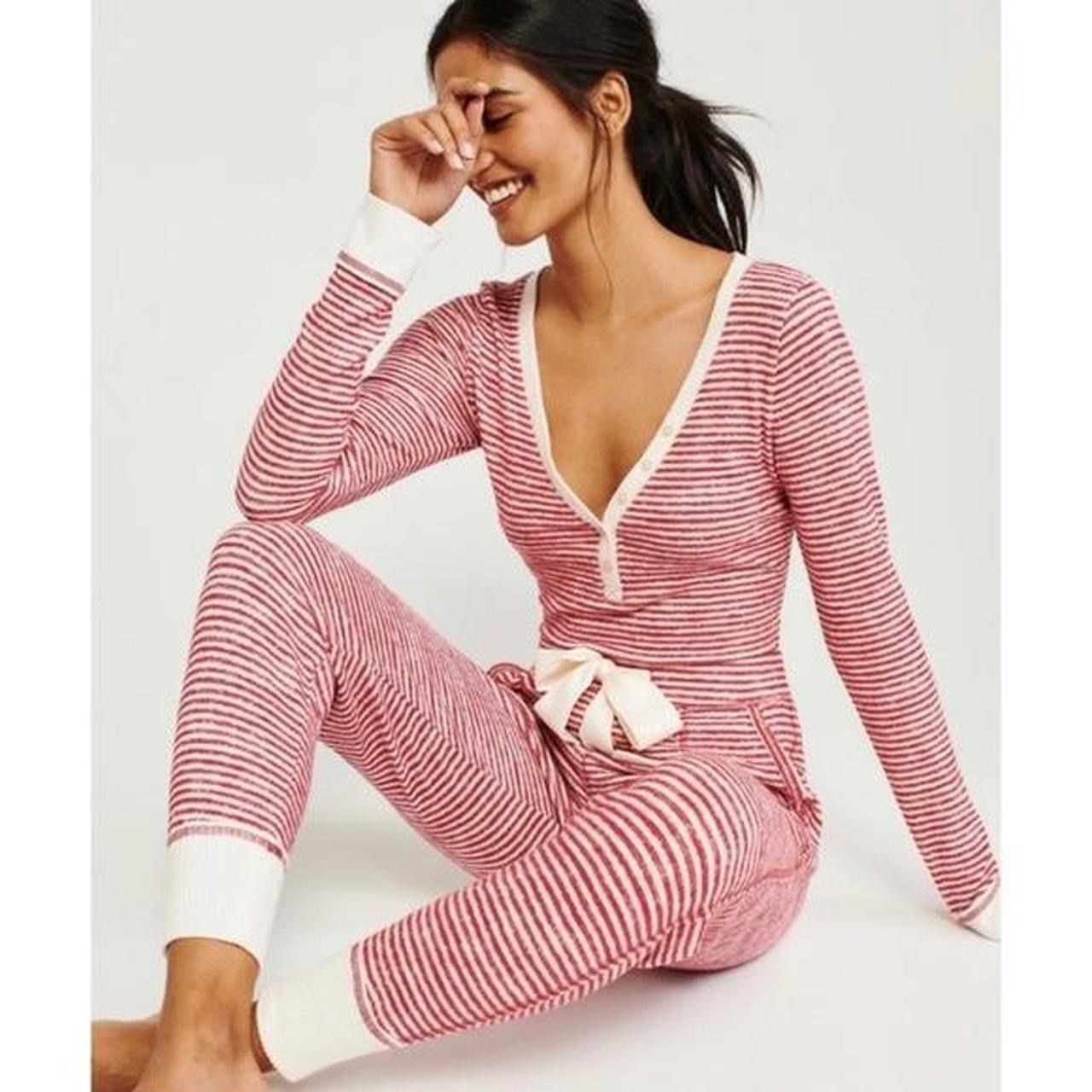 Women’s Abercrombie & Fitch red and white pajama jogger set with satin ribbon SIZE S