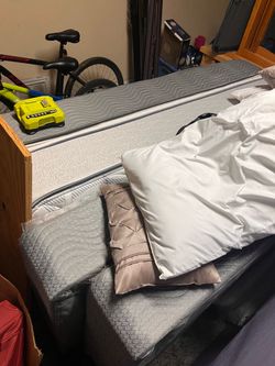Free—Twin mattress set (2)