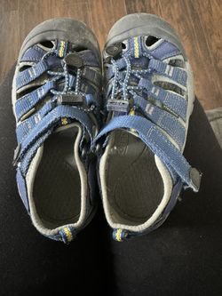 Boys Keen SIZE 12