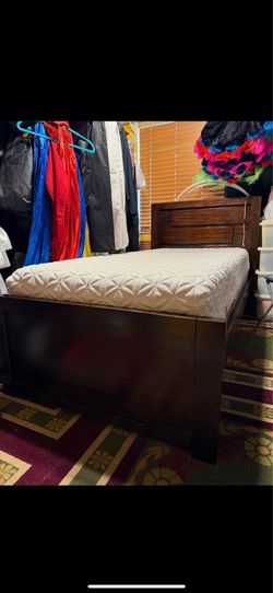 Twin wooden bed frame with tempurpedic mattress