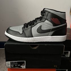 Jordan 1 Mid Shadow Red size 12