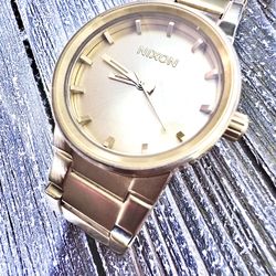 NIXON pale Brushed Gold 