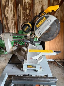 DeWalt Saw with RIDGID MS-UV Miter Saw Table