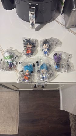 Burger King’s full Dragon Ball Z toy set