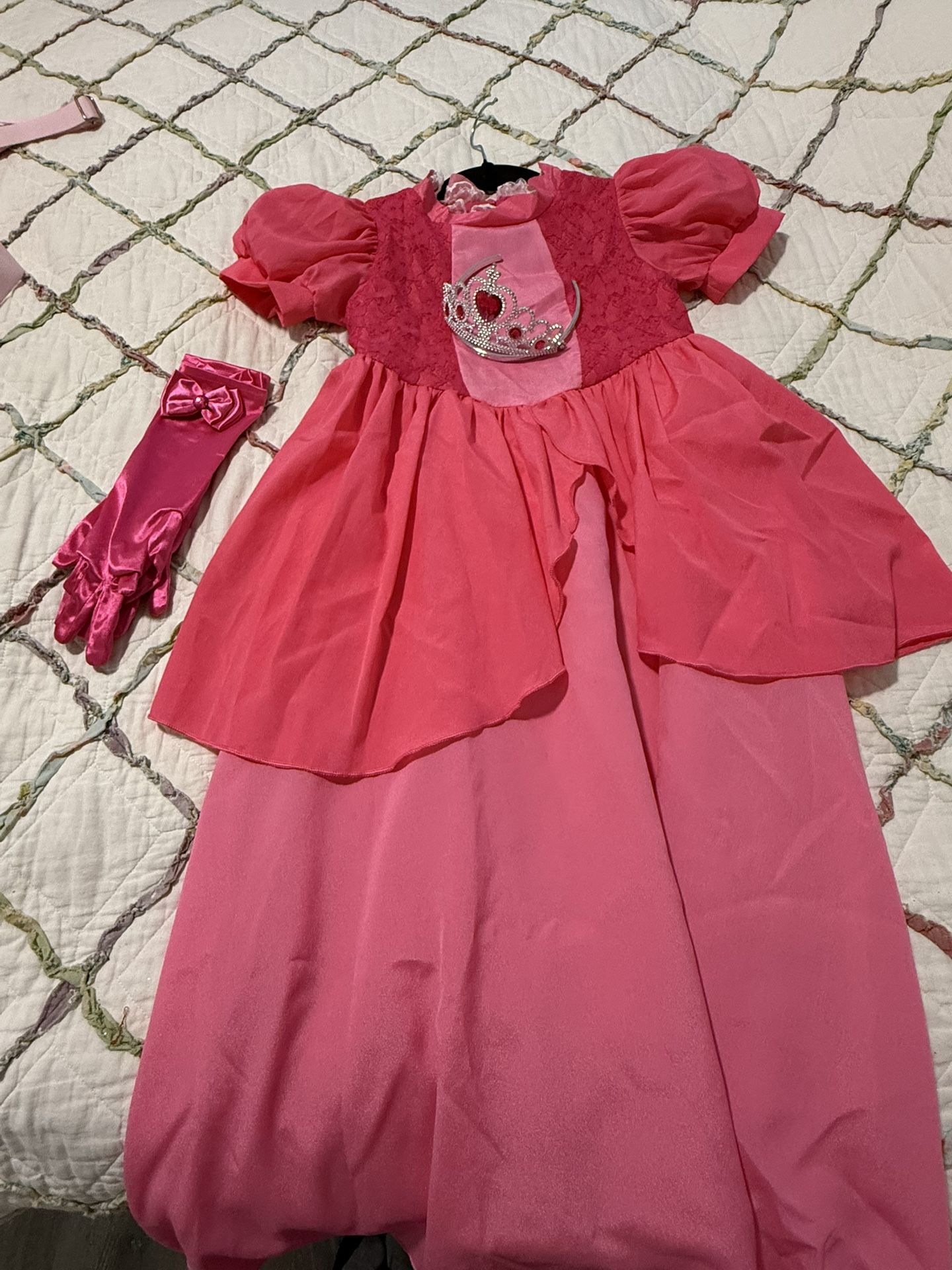 Princess Peach Costume (size 6-7)