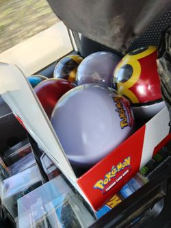 POKEMON TCG POKEBALL TINS