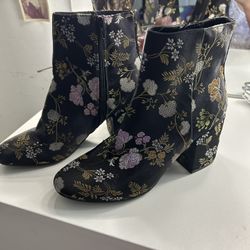 Floral boots Bar III Brand