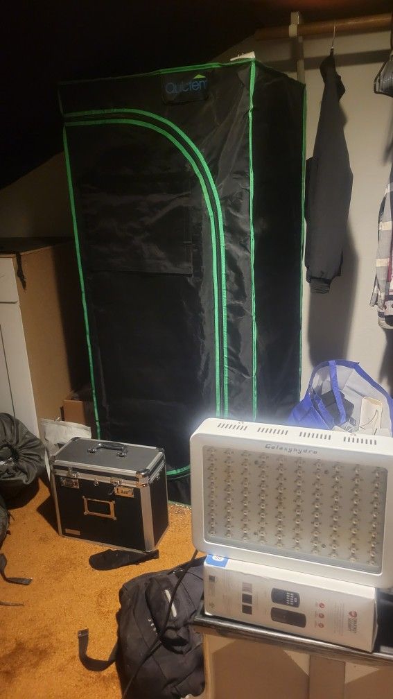 Quictent Indoor Grow Tent + Galaxy Hydro Grow Light