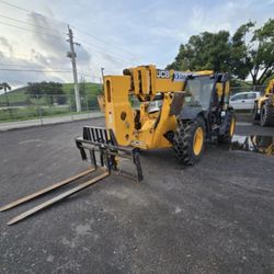 Telehandler 10000# 56’ Reach