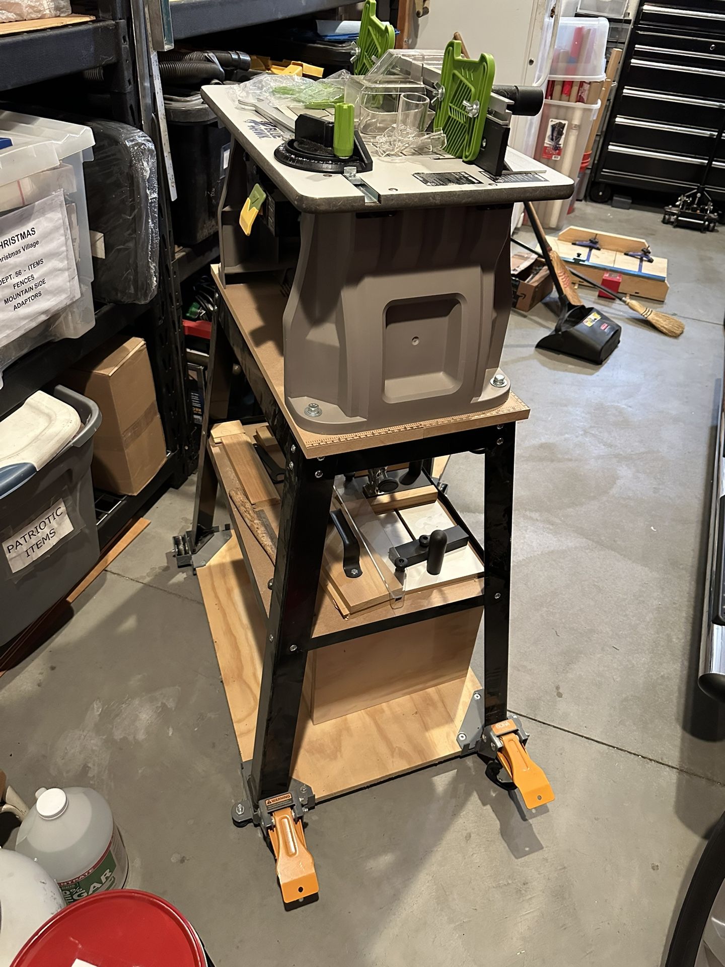 11 amp router with router table