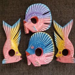 VIntage Wood Tropical Fish Napkin Rings Handcrafted Hand-Painted VIbrant Colors.