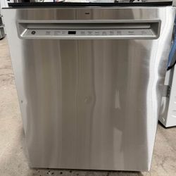 GE 24” Front Control Built-in Dishwasher w/3rd Rack+Dry Boost, Stainless steel Tub