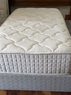 USED TWIN SIZE MATTRESS WITH BOX SPRING DELIVERY 🚚 AVAILABLE