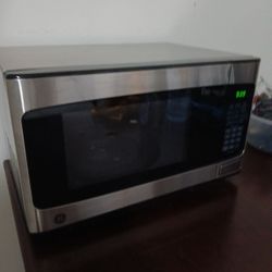 GE Microwave 1.1 Cubic Ft