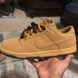 Nike dunks low 8.5